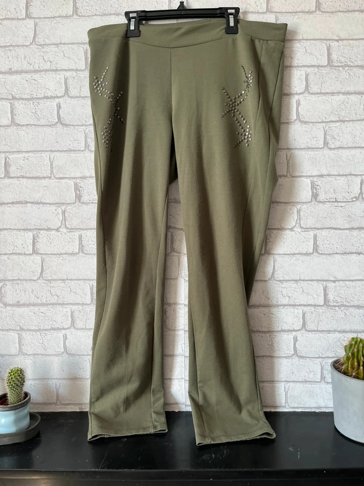 Pantalon kaki décoré – Taille 42 – In Extenso